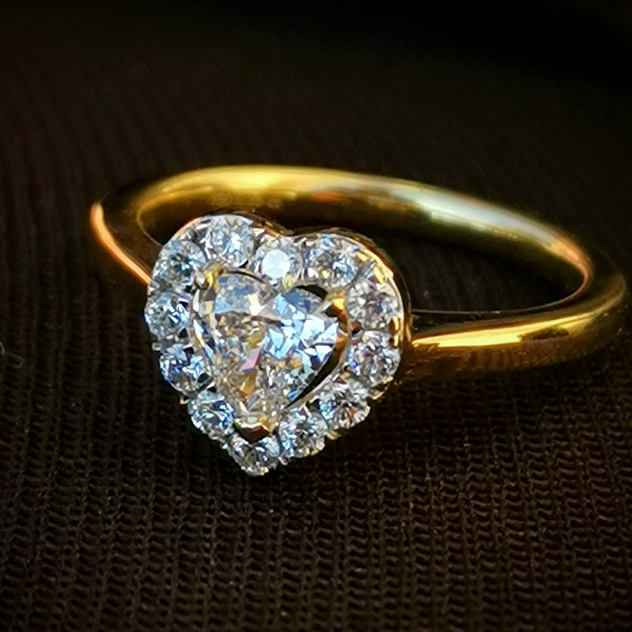 HEART SHEAPE ADAM EVE DIAMONDS GIA AUR 18K