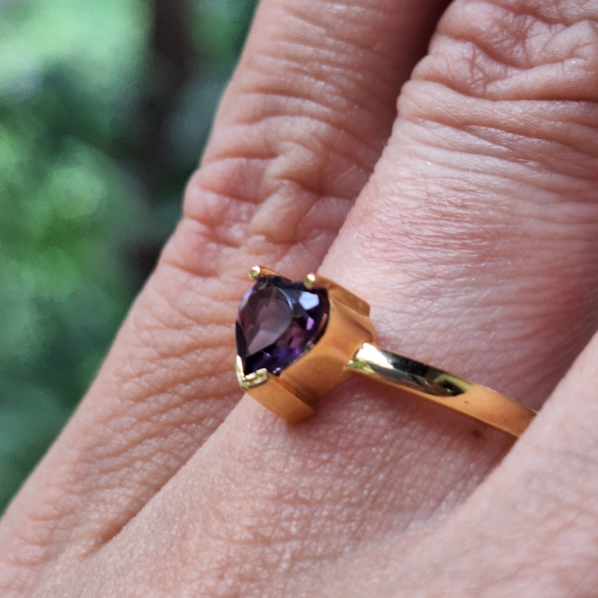 INEL LOGODNA AUR 18K GALBEN CU AMETIST INIMA adam eve diamonds