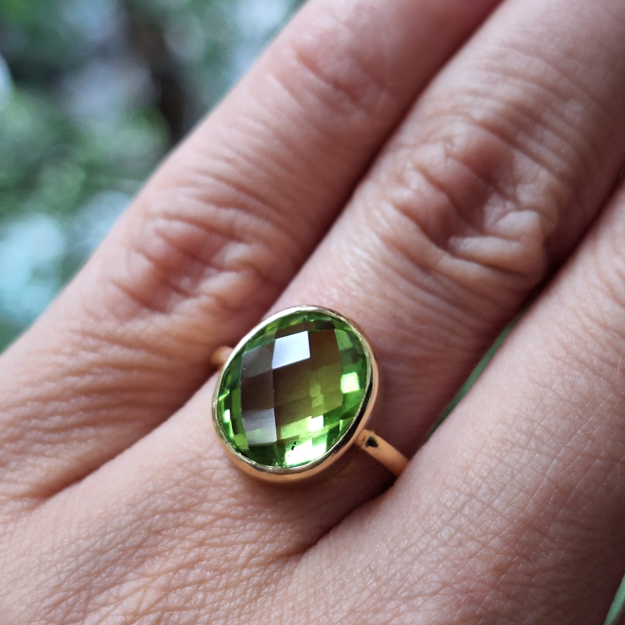 aed inel peridot aur galben